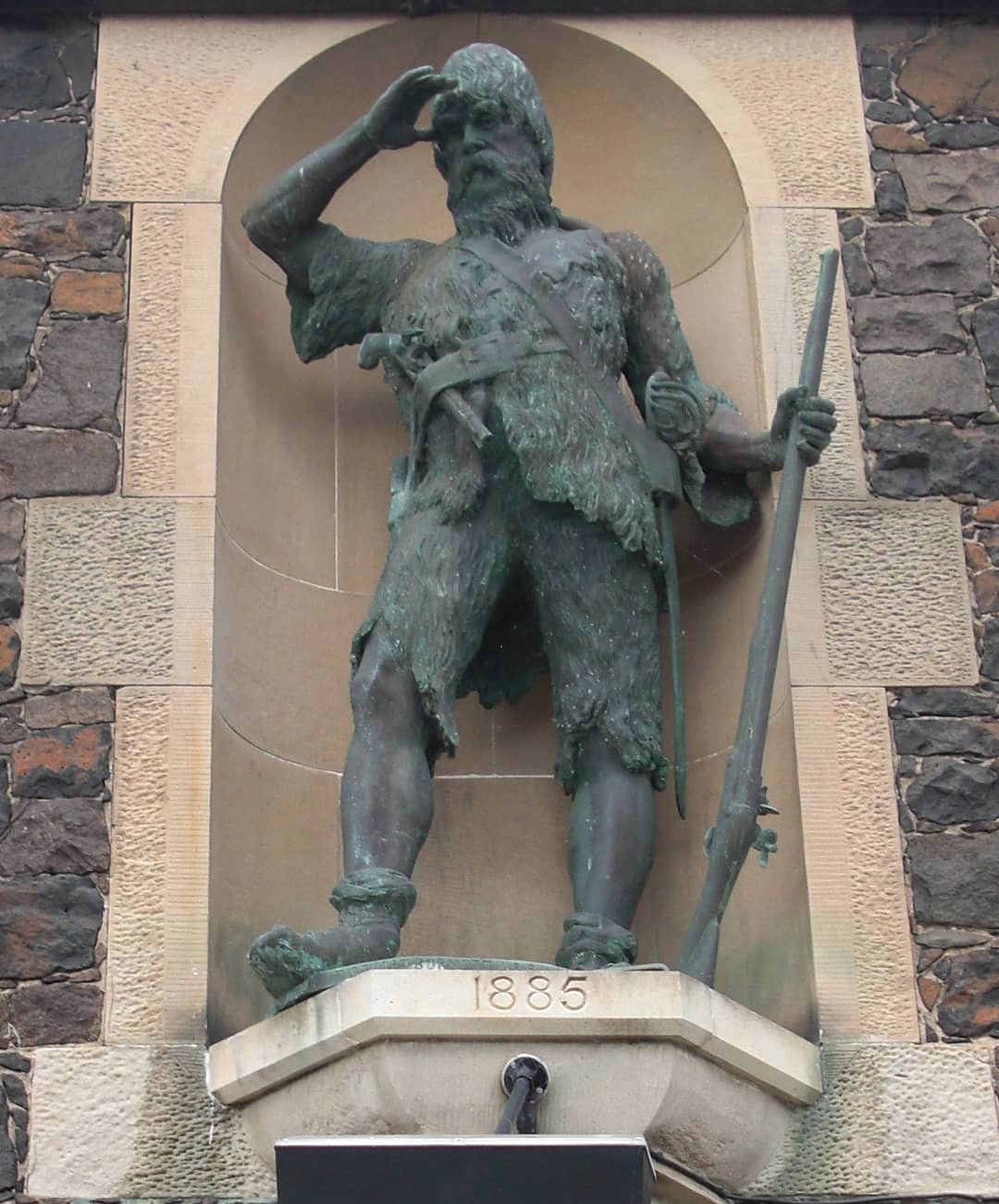 Statua di Alexander Selkirk a Lower Largo, in Scozia