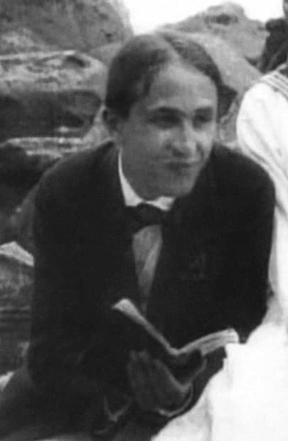 Ritratto del regista e teorico sovietico Lev Kuleshov nel 1917