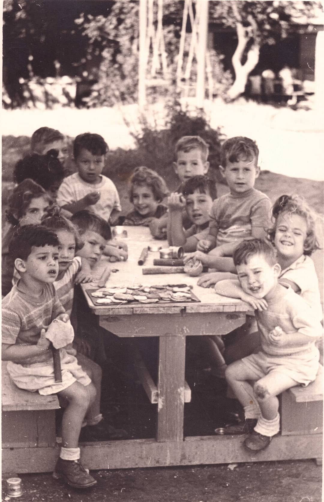 Bambini di un kibbutz israeliano cresciuti insieme nel 1958